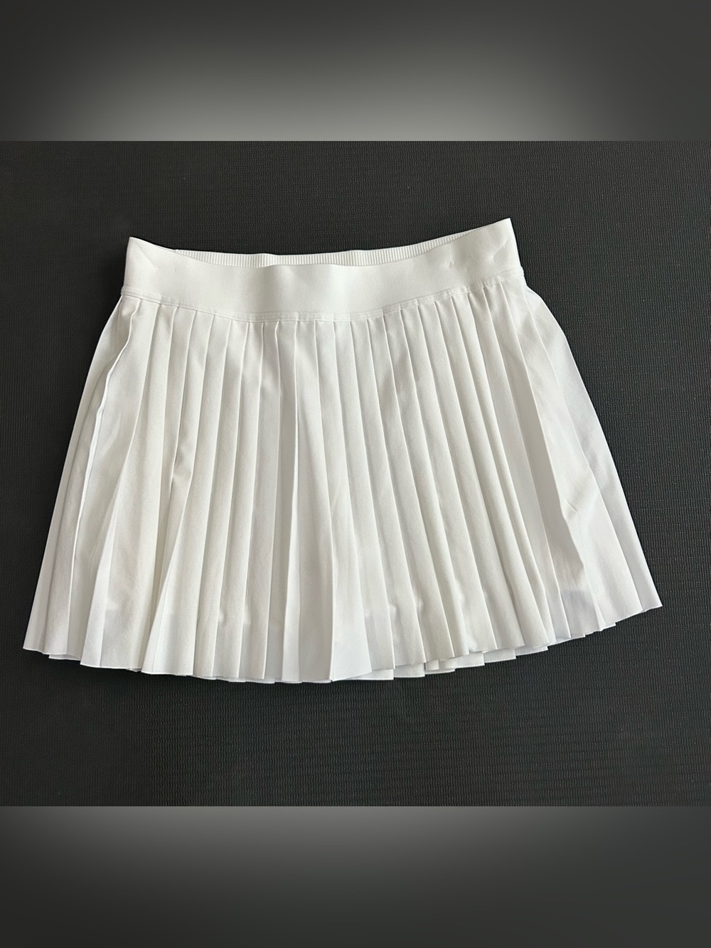 Athleta Match Point Pleated Skort white size small
